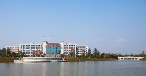 ѧУ�μ�������Ȼ����ᡰ����һСʱ���