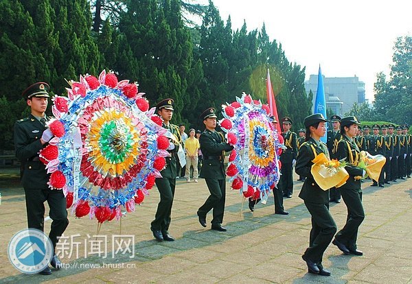 ���ϿƼ���ѧ�������̶�ͽ��ɨĹ�廳����Ӣ��