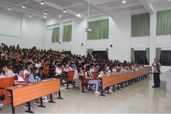 ��������������߽�Ӣ��ʢ�� ������ݸУ����Ӣ�����������ϵ�н�����һ��