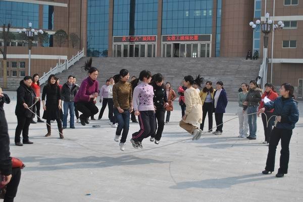 郑州职业技术学院女教职工开展“三八”节庆祝活动