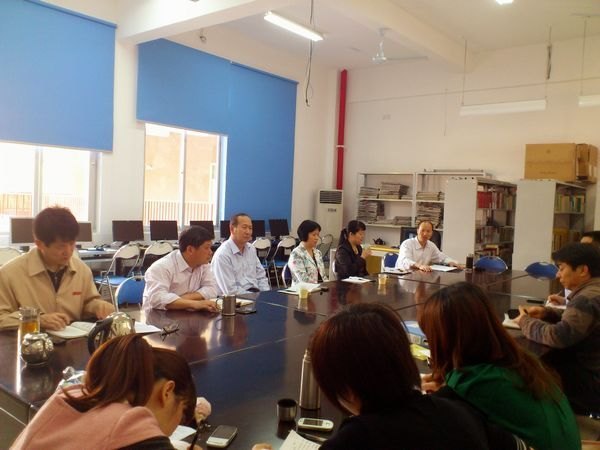 校领导深入政法系指导二级单位中心组学习