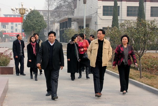 ��ί��У����Э�ȵ�λ�쵼��֣��ְҵ����ѧԺ����