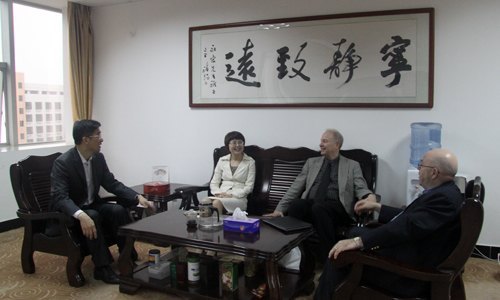 ����ղķ˹�ش�ѧ��У��Dr.Gary Watts���û���ѧԺ