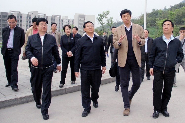 ��ע�������ȵ�   �������ѧУ��չ������ί��ί�������г��������������ѧ���пƼ�ѧԺ���м�ʵ