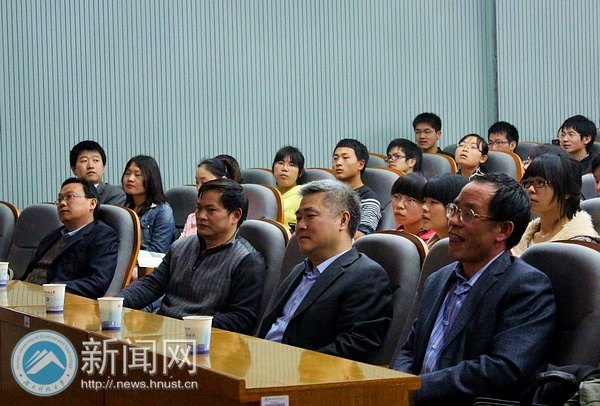 台湾屏东教育大学校长刘庆中教授来湖南科技大学开展学术报告