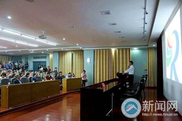 台湾屏东教育大学校长刘庆中教授来湖南科技大学开展学术报告