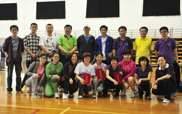 “2012南京大学金陵学院教职工羽毛球比赛”顺利举行
