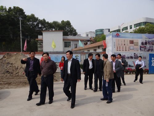 市领导到附二医院调研