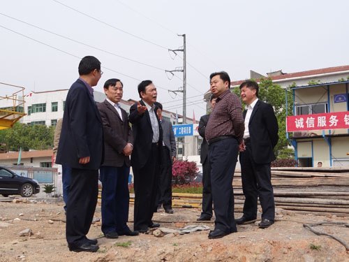 市领导到附二医院调研