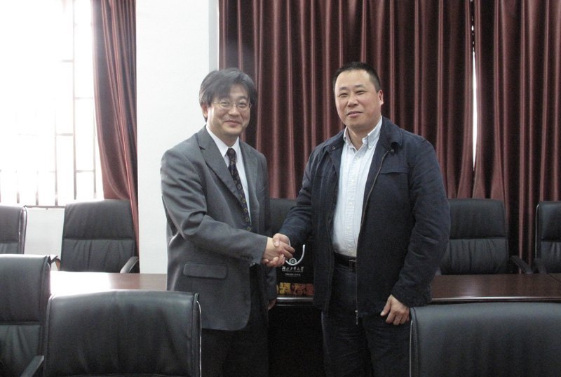日本九州大学Tsuyoshi Takagi教授来湖北工业大学讲学