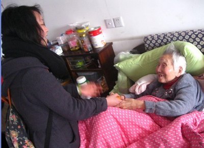 国际交流学院与杨浦区大桥街道敬老院共建