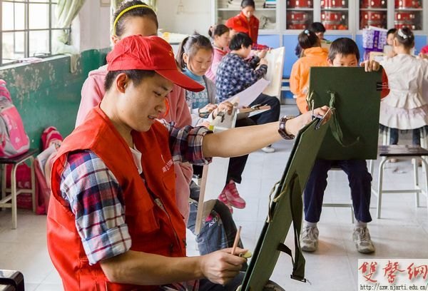 传媒学院“公益课堂”:从民工子女的实际需求出发