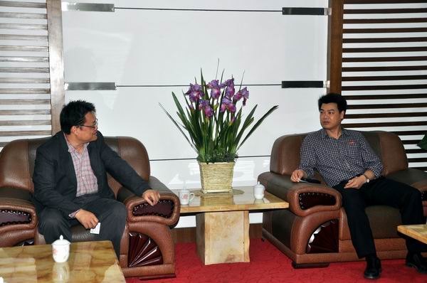 马国防书记会见大叶大学胡瑞峰博士