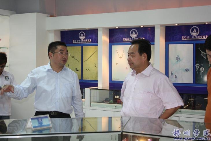 柳州师范高等专科学校蓝凡华书记一行到梧州学院考察交流