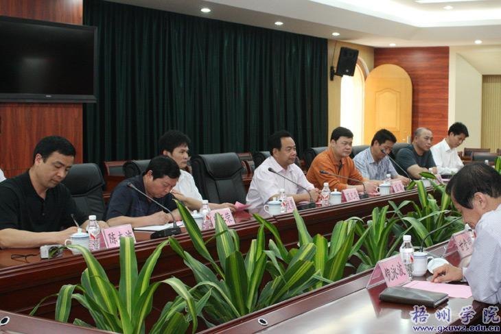 柳州师范高等专科学校蓝凡华书记一行到梧州学院考察交流