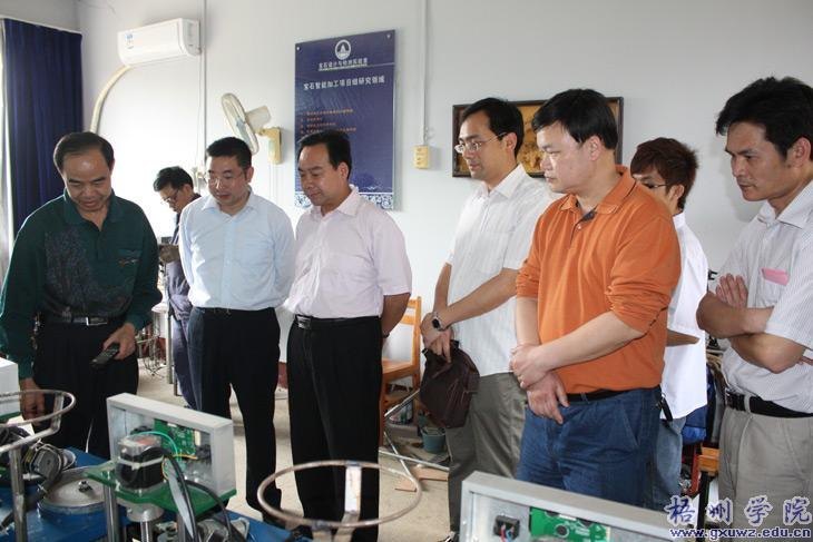 柳州师范高等专科学校蓝凡华书记一行到梧州学院考察交流