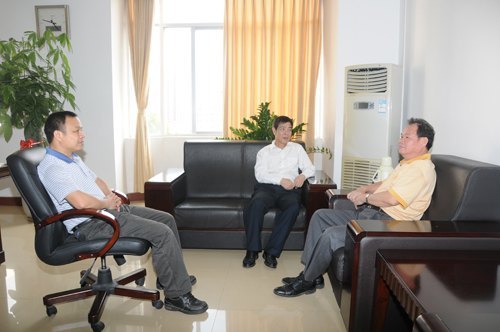 中国海洋石油南海西部公司副总经理卢道强率队来校招聘毕业生