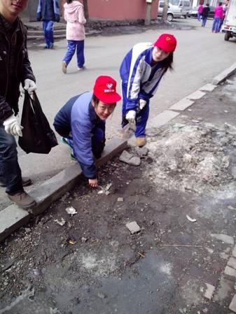 制药与食品科学系组织青年志愿者开展爱国卫生运动月活动