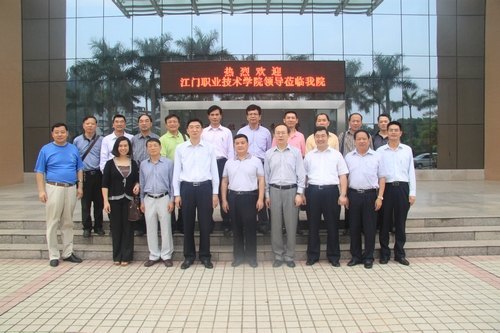 江门职业技术学院党委书记陈积业一行莅临惠州学院参观交流