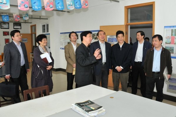 听情况 解难题 促发展——省教育厅副厅长朱卫国来常州工学院调研