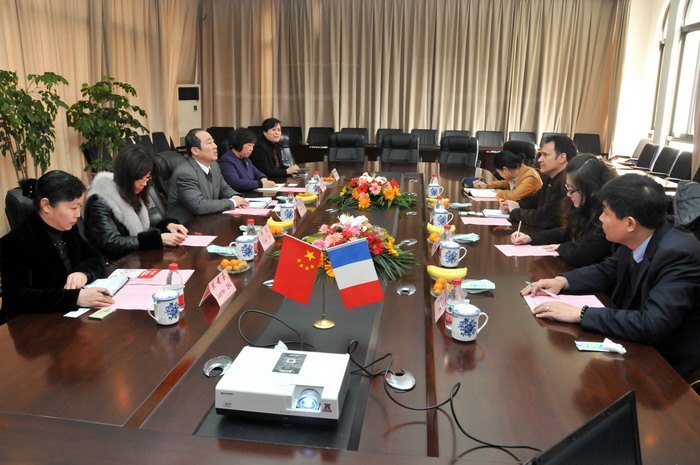 法国尚贝里高等商学院校长一行来访