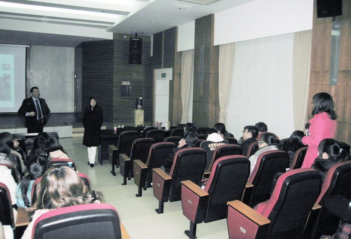 法国尚贝里高等商学院校长一行来访