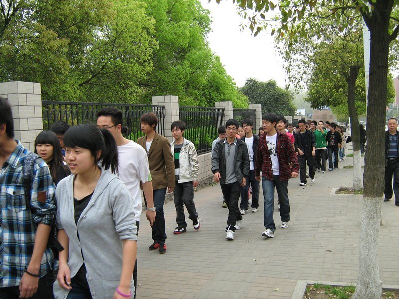 重温长征精神,缅怀革命先烈