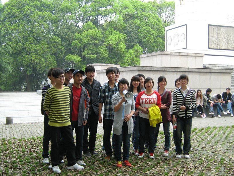 重温长征精神,缅怀革命先烈