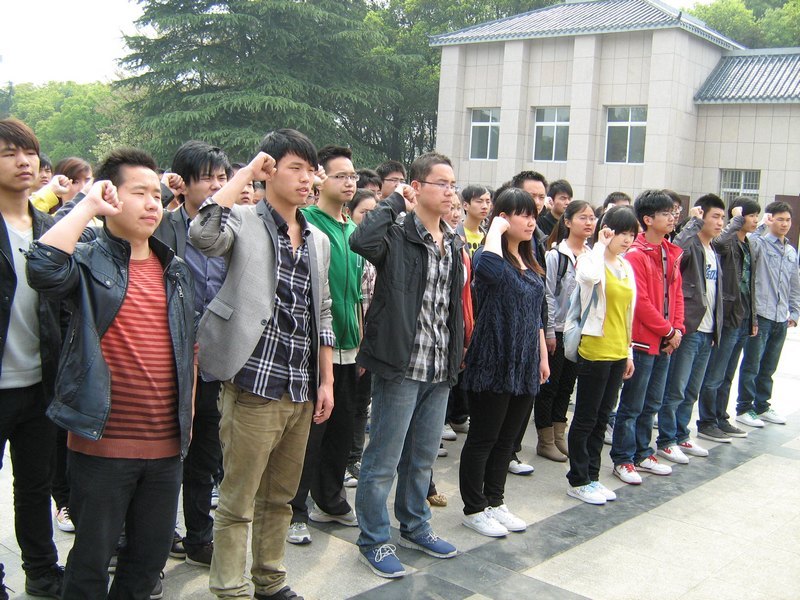 重温长征精神,缅怀革命先烈