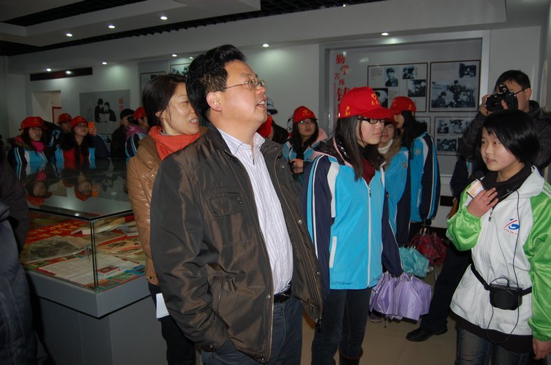 三峡大学科技学院志愿者参加“万民志愿者认领三十万小时志愿服务活动”启动仪式