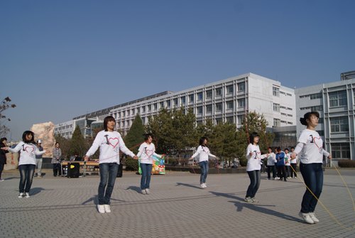建环系举办跳绳大赛