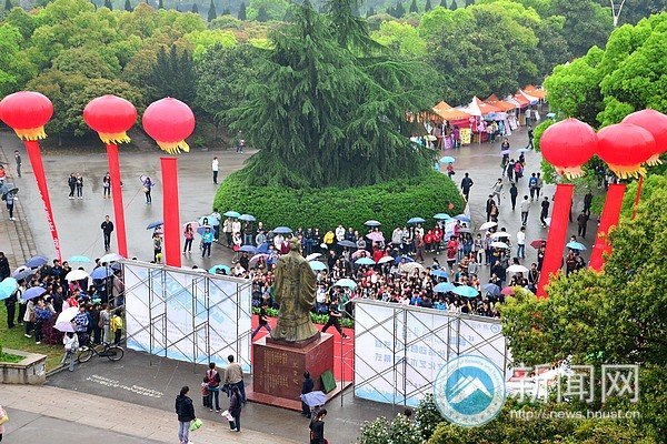 “畅想2012”系列校园文化活动启动仪式暨第六届社团文化艺术节开幕式举行