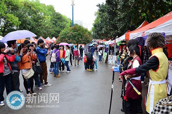 “畅想2012”系列校园文化活动启动仪式暨第六届社团文化艺术节开幕式举行