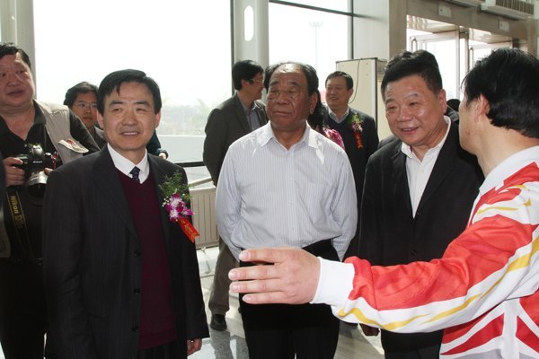 火炬手张大功情系奥运展览在潍坊学院开展