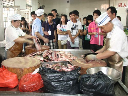启动食堂开放日活动,促进和谐食堂建设