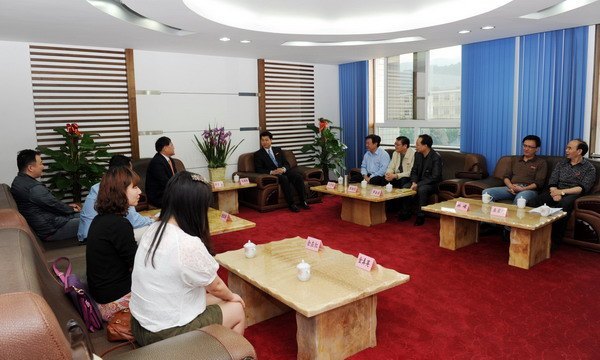 马国防书记会见韩国东亚细亚研究院辛勇旻院长