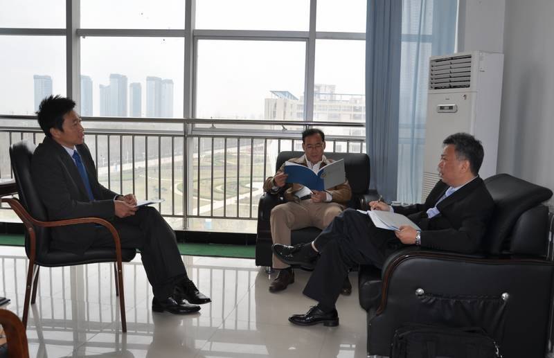 加拿大亚岗昆学院一行三人来访烟台大学文经学院