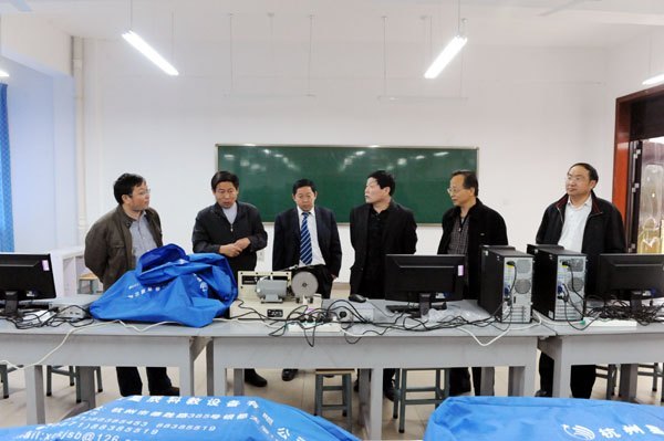 歙县统战部携科祺光伏公司来黄山学院洽谈合作事宜