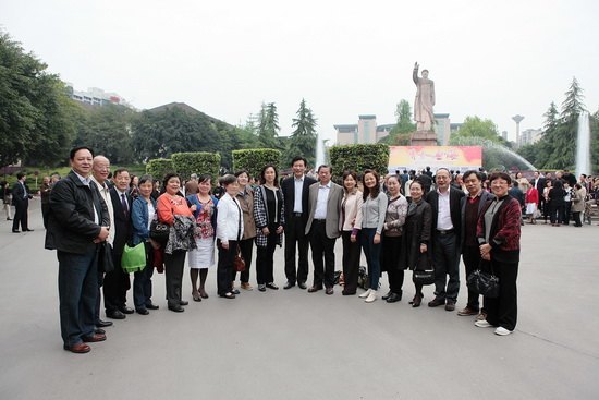 重庆医科大学举行77级同学毕业30周年联谊活动