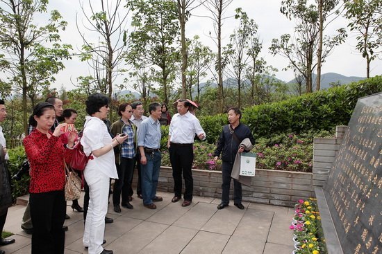 重庆医科大学举行77级同学毕业30周年联谊活动