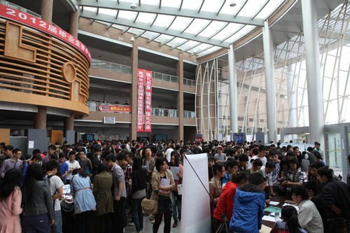 景德镇陶瓷学院举行2012届毕业生春季招聘会