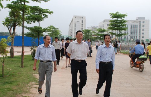 刘力书记率队到师园学院视察工作