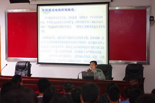 肇庆学院开展国情安全教育 邀请肇庆军分区干部来校讲学