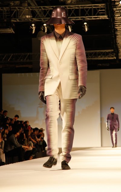 []2012Ϻʷװ̳ߡʱܡĻ Ϻ롰ʱ֮жԶ(ͼ)