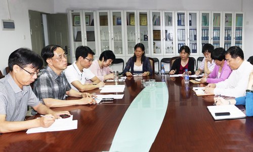 许玩宏副院长到电子科学系、计算机科学系、服装系调研指导工作