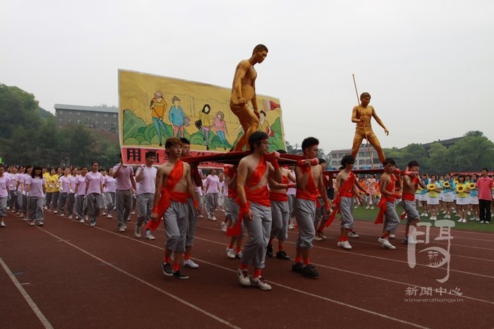 青春点燃梦想 拼搏铸就辉煌学院隆重举行第四届春季田径运动会
