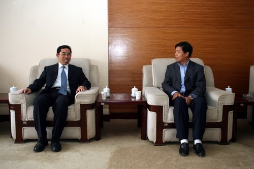 靳奉祥会见泰山学者海外特聘教授