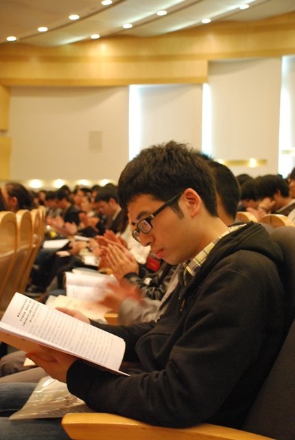 东华大学召开第十六次研究生代表大会