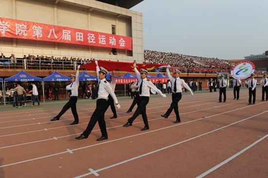 滨州学院第八届田径运动会隆重举行