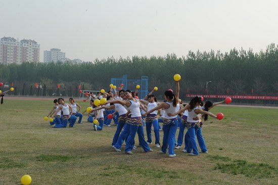 滨州学院第八届田径运动会隆重举行